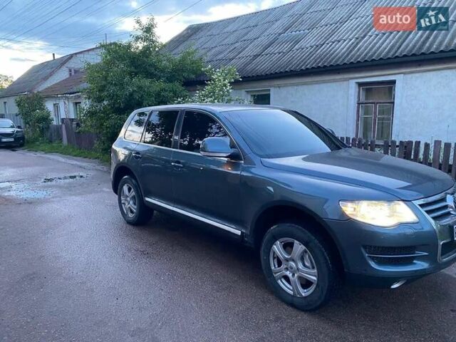 Серый Фольксваген Туарег, объемом двигателя 2.97 л и пробегом 260 тыс. км за 9999 $, фото 9 на Automoto.ua