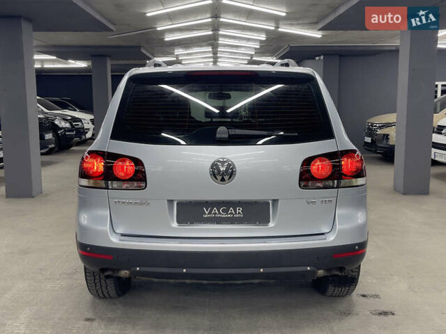 Сірий Фольксваген Туарег, об'ємом двигуна 3 л та пробігом 261 тис. км за 11500 $, фото 3 на Automoto.ua