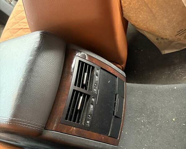 Серый Фольксваген Туарег, объемом двигателя 3 л и пробегом 230 тыс. км за 10500 $, фото 6 на Automoto.ua