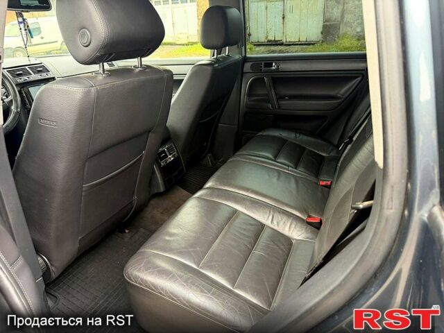 Серый Фольксваген Туарег, объемом двигателя 2.5 л и пробегом 248 тыс. км за 4300 $, фото 7 на Automoto.ua