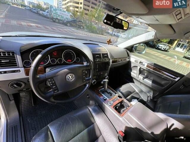 Фольксваген Туарег 2007 в Киеве на Automoto.ua Серый Фольксваген Туарег, объемом двигателя 3 л и пробегом 298 тыс. км за 10999 $, фото 12 на Automoto.ua