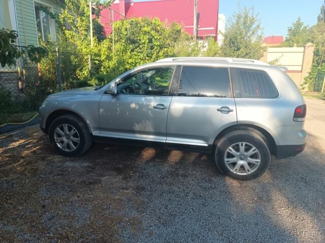 Серый Фольксваген Туарег, объемом двигателя 2.5 л и пробегом 3 тыс. км за 10000 $, фото 3 на Automoto.ua