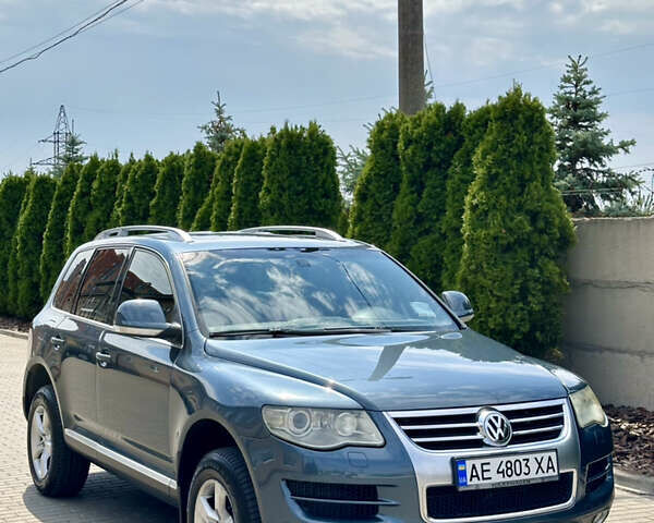 Серый Фольксваген Туарег, объемом двигателя 2.97 л и пробегом 240 тыс. км за 11500 $, фото 8 на Automoto.ua