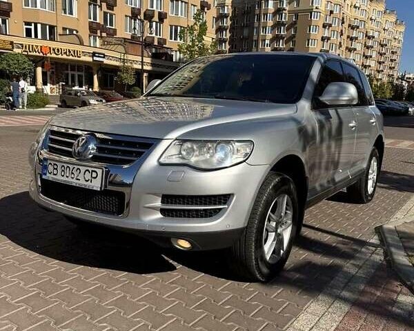 Фольксваген Туарег 2007 в Киеве на Automoto.ua Серый Фольксваген Туарег, объемом двигателя 3 л и пробегом 298 тыс. км за 10999 $, фото 1 на Automoto.ua