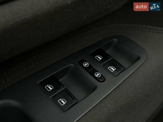 Серый Фольксваген Туарег, объемом двигателя 2.5 л и пробегом 138 тыс. км за 8999 $, фото 32 на Automoto.ua