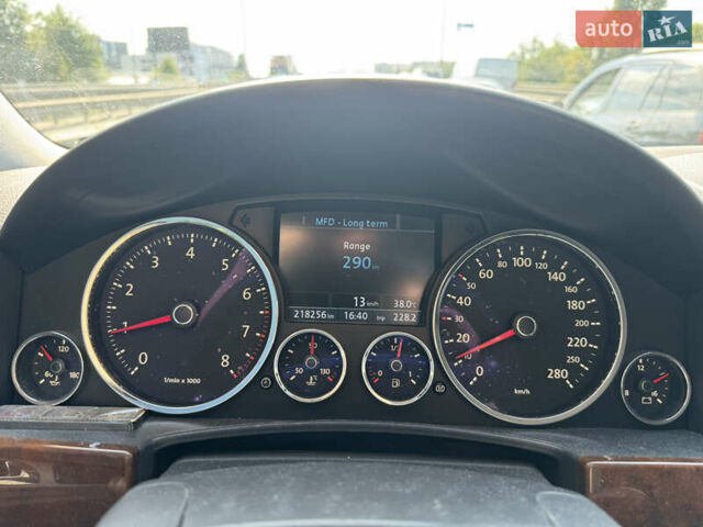 Серый Фольксваген Туарег, объемом двигателя 3.6 л и пробегом 224 тыс. км за 11300 $, фото 11 на Automoto.ua