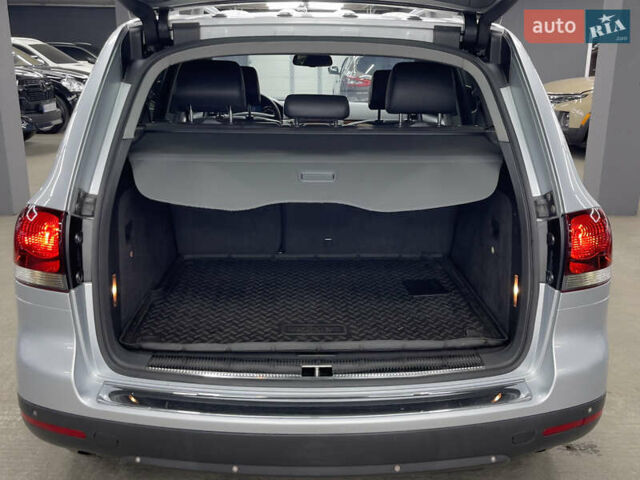 Сірий Фольксваген Туарег, об'ємом двигуна 3 л та пробігом 261 тис. км за 11500 $, фото 11 на Automoto.ua