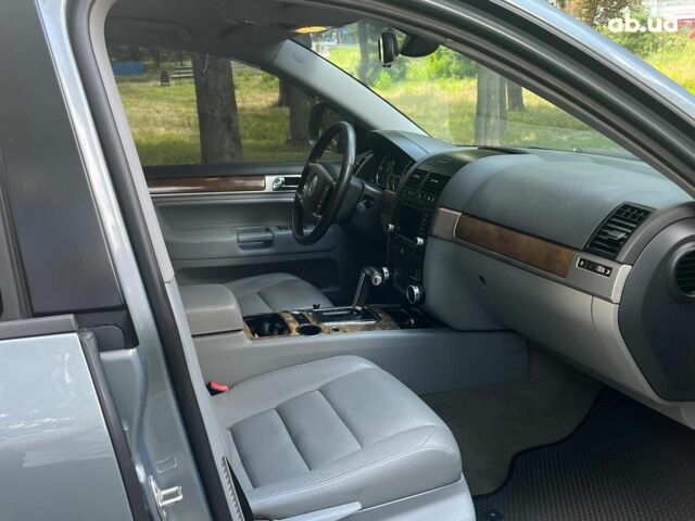 Сірий Фольксваген Туарег, об'ємом двигуна 3 л та пробігом 313 тис. км за 10990 $, фото 14 на Automoto.ua