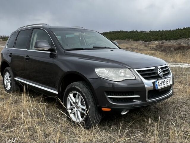 Сірий Фольксваген Туарег, об'ємом двигуна 3.6 л та пробігом 260 тис. км за 9000 $, фото 1 на Automoto.ua