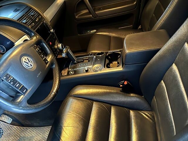 Фольксваген Туарег 2007 у Жмеренке на Automoto.ua Сірий Фольксваген Туарег, об'ємом двигуна 3 л та пробігом 244 тис. км за 10700 $, фото 1 на Automoto.ua