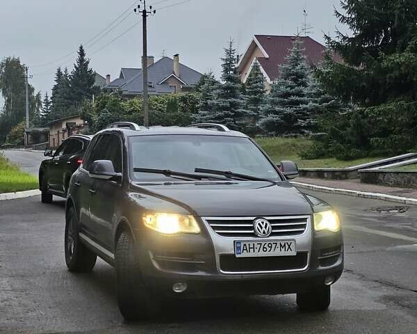 Сірий Фольксваген Туарег, об'ємом двигуна 3 л та пробігом 291 тис. км за 9500 $, фото 6 на Automoto.ua