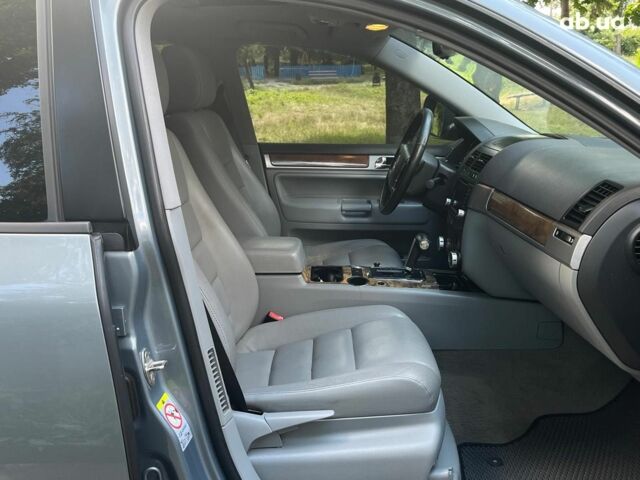 Сірий Фольксваген Туарег, об'ємом двигуна 3 л та пробігом 313 тис. км за 10990 $, фото 15 на Automoto.ua