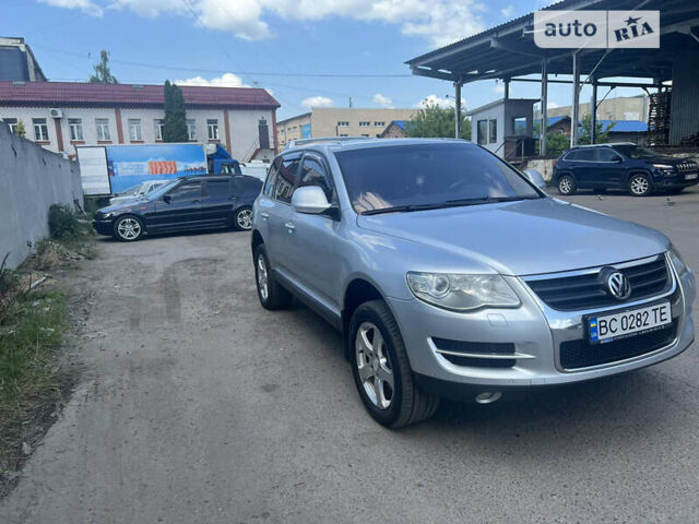 Серый Фольксваген Туарег, объемом двигателя 3 л и пробегом 230 тыс. км за 13500 $, фото 2 на Automoto.ua