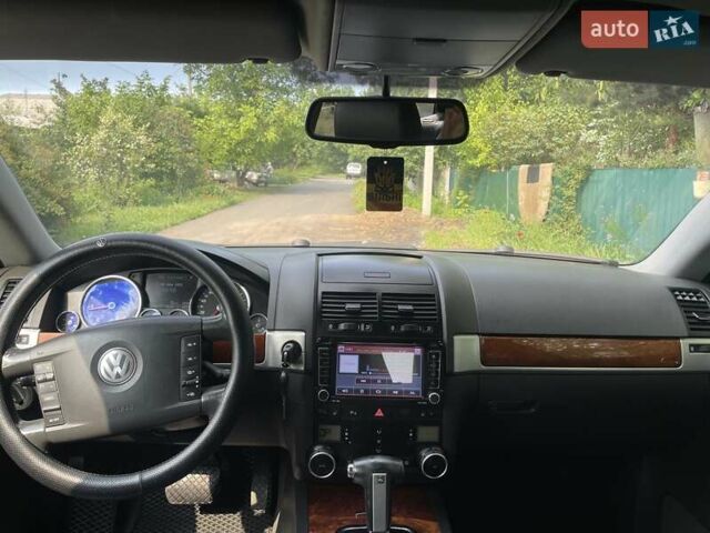 Серый Фольксваген Туарег, объемом двигателя 3 л и пробегом 259 тыс. км за 11500 $, фото 8 на Automoto.ua