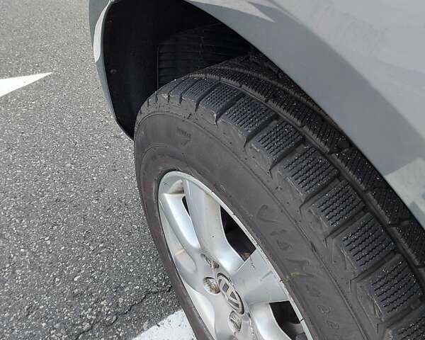 Серый Фольксваген Туарег, объемом двигателя 2.97 л и пробегом 245 тыс. км за 12000 $, фото 4 на Automoto.ua