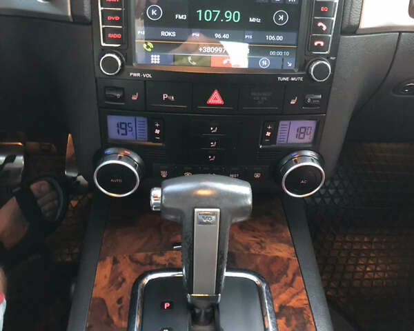 Серый Фольксваген Туарег, объемом двигателя 3.6 л и пробегом 290 тыс. км за 12000 $, фото 24 на Automoto.ua