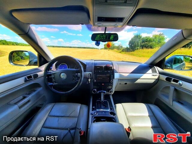 Сірий Фольксваген Туарег, об'ємом двигуна 3 л та пробігом 260 тис. км за 12000 $, фото 6 на Automoto.ua