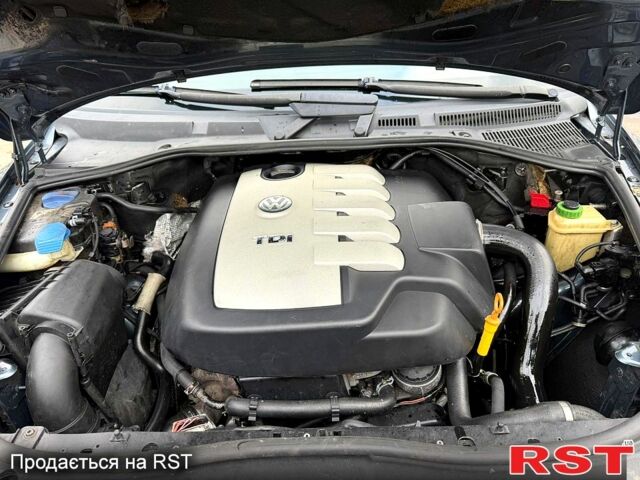 Серый Фольксваген Туарег, объемом двигателя 2.5 л и пробегом 248 тыс. км за 4300 $, фото 9 на Automoto.ua