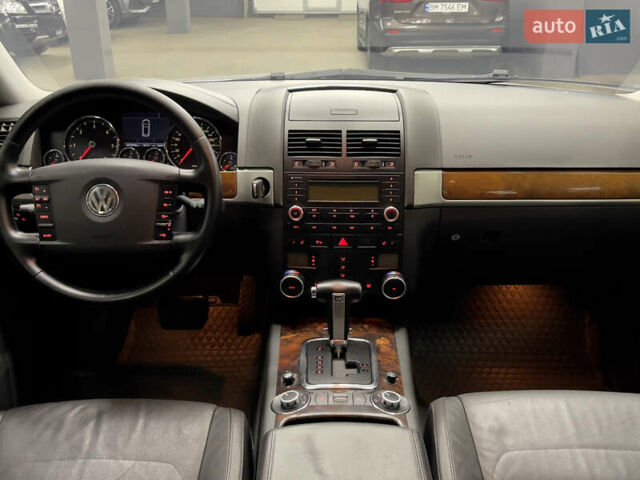 Сірий Фольксваген Туарег, об'ємом двигуна 3 л та пробігом 261 тис. км за 11500 $, фото 19 на Automoto.ua