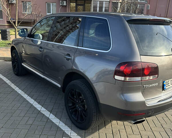 Сірий Фольксваген Туарег, об'ємом двигуна 2.97 л та пробігом 267 тис. км за 10000 $, фото 2 на Automoto.ua