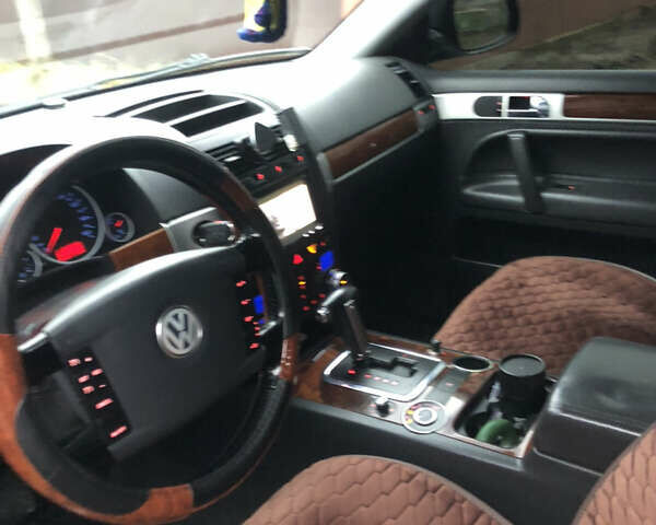 Серый Фольксваген Туарег, объемом двигателя 3.6 л и пробегом 290 тыс. км за 12000 $, фото 37 на Automoto.ua