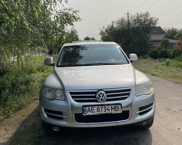 Серый Фольксваген Туарег, объемом двигателя 3 л и пробегом 259 тыс. км за 11500 $, фото 1 на Automoto.ua