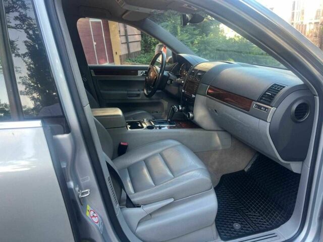 Серый Фольксваген Туарег, объемом двигателя 3 л и пробегом 355 тыс. км за 7808 $, фото 10 на Automoto.ua