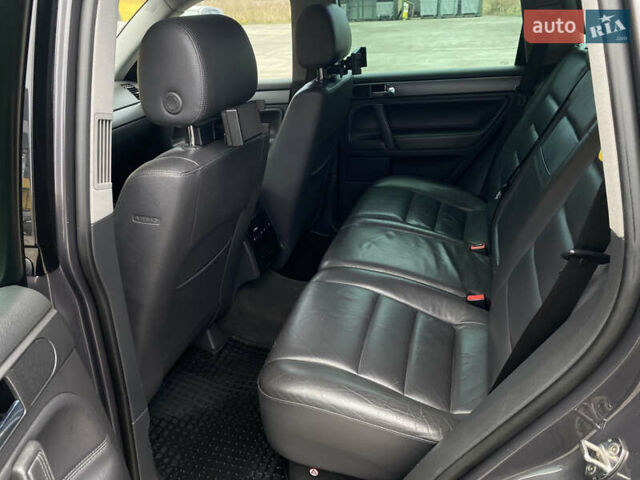 Сірий Фольксваген Туарег, об'ємом двигуна 3 л та пробігом 264 тис. км за 13200 $, фото 18 на Automoto.ua