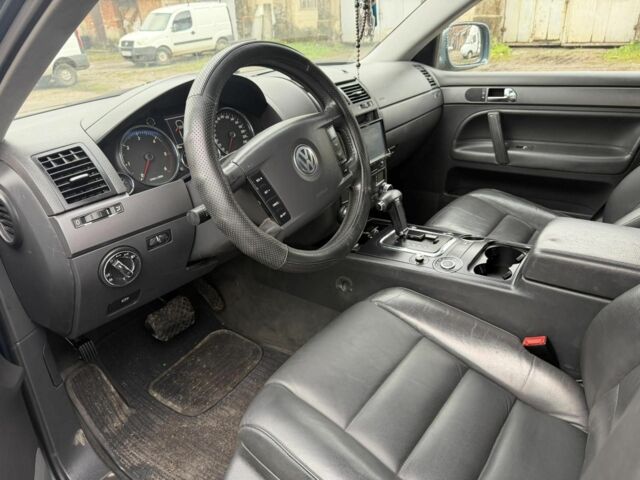 Серый Фольксваген Туарег, объемом двигателя 2.5 л и пробегом 248 тыс. км за 4300 $, фото 6 на Automoto.ua