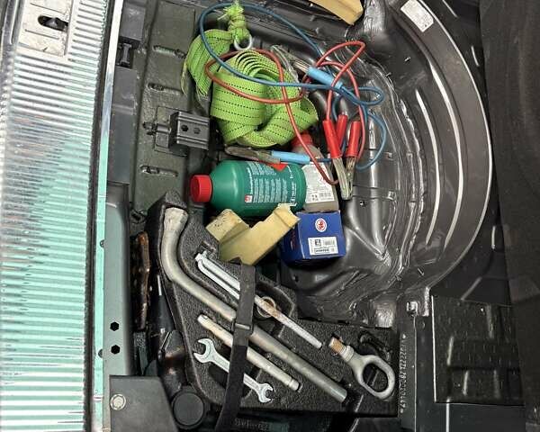 Серый Фольксваген Туарег, объемом двигателя 3 л и пробегом 230 тыс. км за 10500 $, фото 17 на Automoto.ua