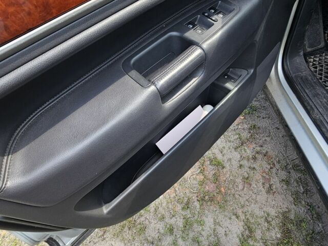 Серый Фольксваген Туарег, объемом двигателя 3.6 л и пробегом 207 тыс. км за 9000 $, фото 4 на Automoto.ua