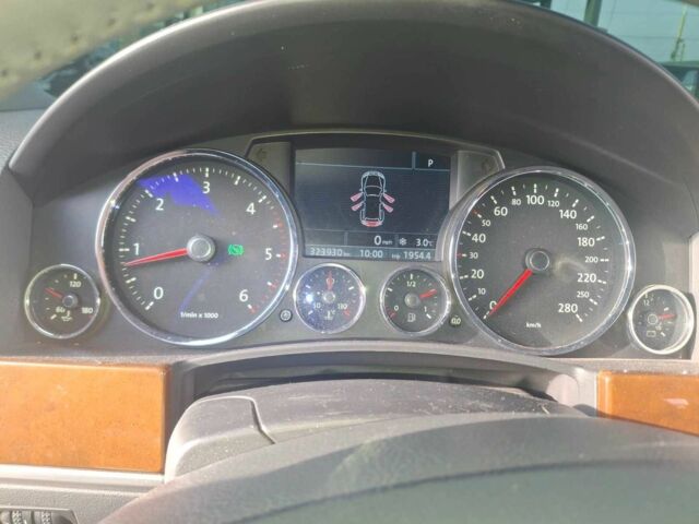 Сірий Фольксваген Туарег, об'ємом двигуна 3 л та пробігом 323 тис. км за 12700 $, фото 12 на Automoto.ua