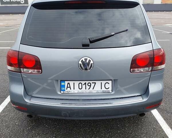 Серый Фольксваген Туарег, объемом двигателя 2.97 л и пробегом 245 тыс. км за 12000 $, фото 2 на Automoto.ua