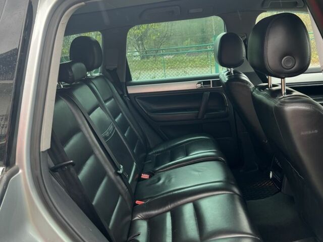 Серый Фольксваген Туарег, объемом двигателя 3 л и пробегом 335 тыс. км за 8500 $, фото 13 на Automoto.ua