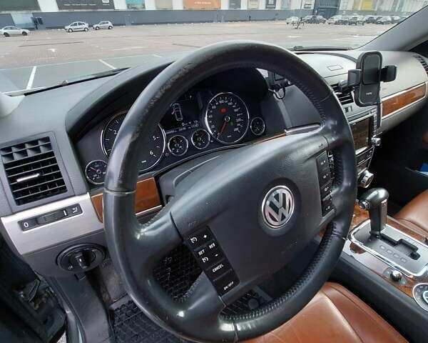 Серый Фольксваген Туарег, объемом двигателя 2.97 л и пробегом 245 тыс. км за 12000 $, фото 11 на Automoto.ua