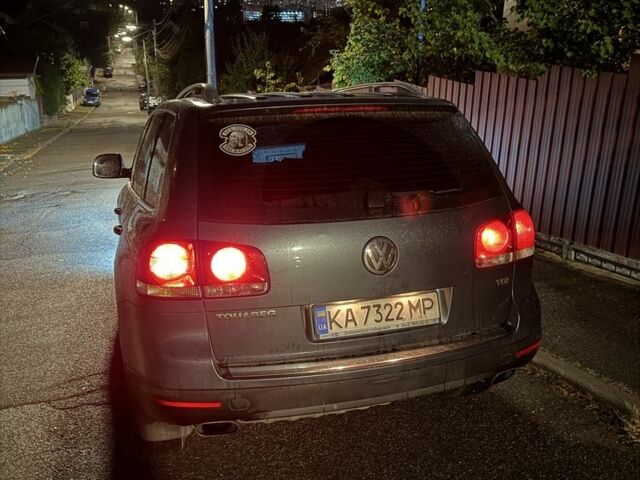 Серый Фольксваген Туарег, объемом двигателя 2.5 л и пробегом 138 тыс. км за 8800 $, фото 1 на Automoto.ua