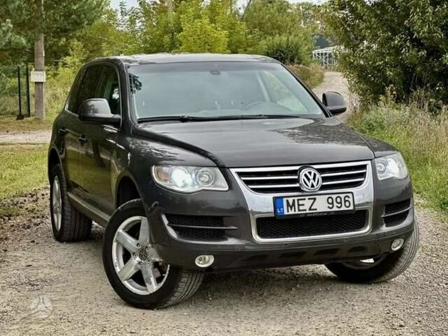 Серый Фольксваген Туарег, объемом двигателя 3 л и пробегом 391 тыс. км за 8115 $, фото 4 на Automoto.ua