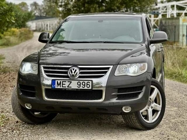 Серый Фольксваген Туарег, объемом двигателя 3 л и пробегом 391 тыс. км за 8115 $, фото 14 на Automoto.ua