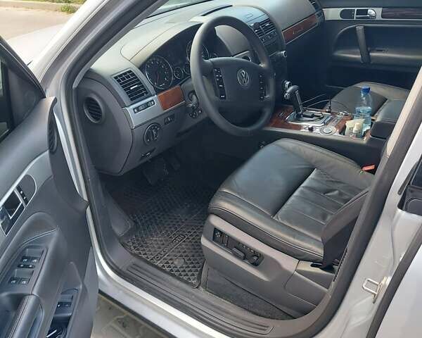Серый Фольксваген Туарег, объемом двигателя 3.6 л и пробегом 224 тыс. км за 11300 $, фото 7 на Automoto.ua