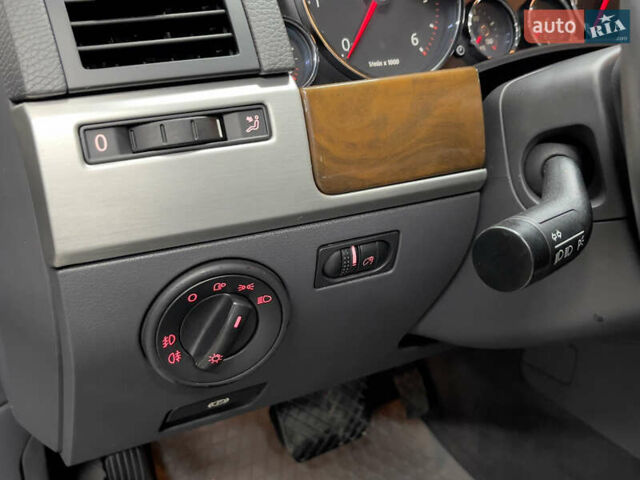 Сірий Фольксваген Туарег, об'ємом двигуна 3 л та пробігом 261 тис. км за 11500 $, фото 23 на Automoto.ua