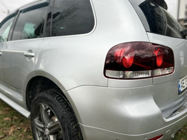 Серый Фольксваген Туарег, объемом двигателя 3 л и пробегом 335 тыс. км за 8500 $, фото 7 на Automoto.ua