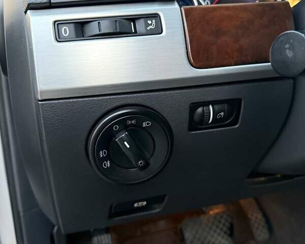 Серый Фольксваген Туарег, объемом двигателя 2.5 л и пробегом 270 тыс. км за 9900 $, фото 16 на Automoto.ua