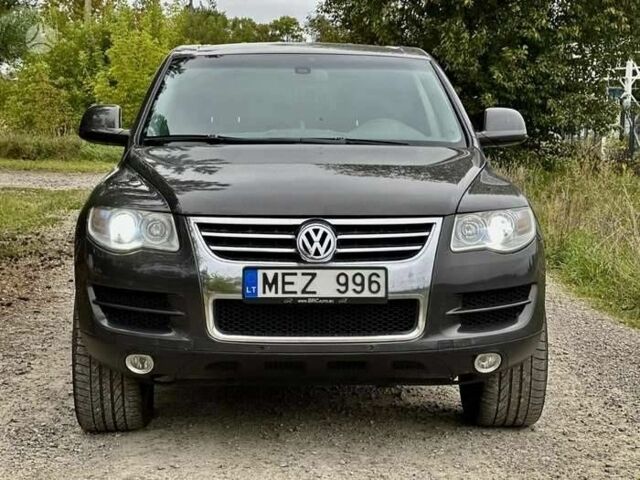 Серый Фольксваген Туарег, объемом двигателя 3 л и пробегом 391 тыс. км за 8115 $, фото 1 на Automoto.ua