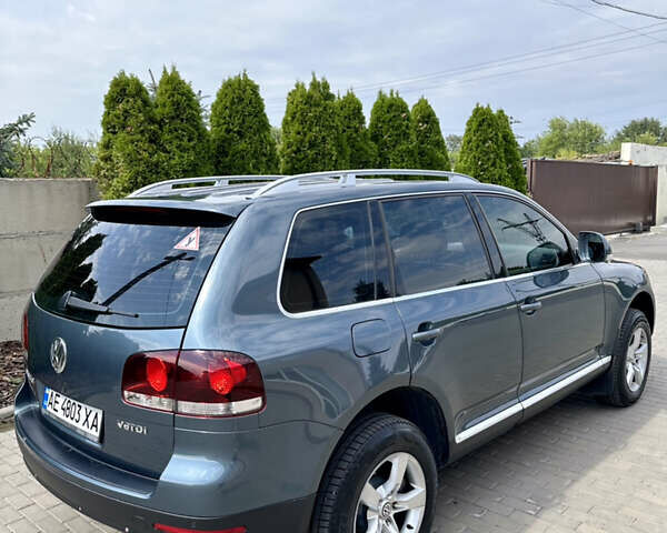 Серый Фольксваген Туарег, объемом двигателя 2.97 л и пробегом 240 тыс. км за 11500 $, фото 7 на Automoto.ua