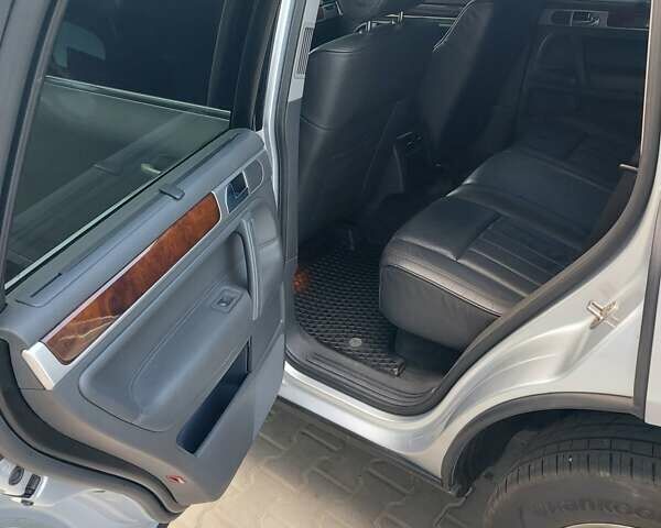 Серый Фольксваген Туарег, объемом двигателя 3.6 л и пробегом 224 тыс. км за 11300 $, фото 6 на Automoto.ua