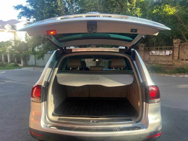 Серый Фольксваген Туарег, объемом двигателя 3 л и пробегом 355 тыс. км за 7808 $, фото 16 на Automoto.ua