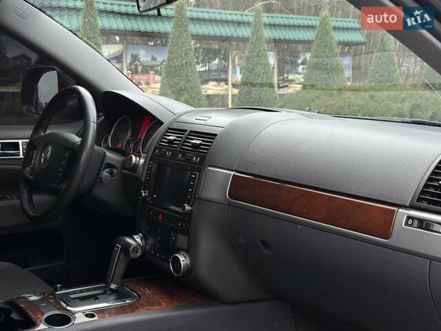 Серый Фольксваген Туарег, объемом двигателя 2.5 л и пробегом 138 тыс. км за 8999 $, фото 49 на Automoto.ua