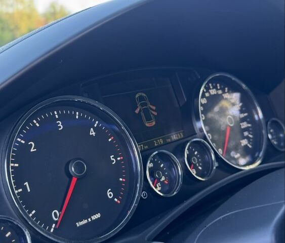 Серый Фольксваген Туарег, объемом двигателя 3 л и пробегом 335 тыс. км за 8500 $, фото 21 на Automoto.ua