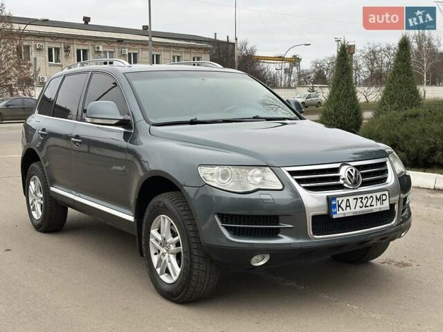 Серый Фольксваген Туарег, объемом двигателя 2.5 л и пробегом 138 тыс. км за 8999 $, фото 3 на Automoto.ua