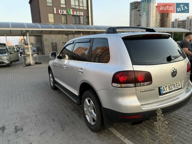Серый Фольксваген Туарег, объемом двигателя 2.5 л и пробегом 270 тыс. км за 9900 $, фото 11 на Automoto.ua
